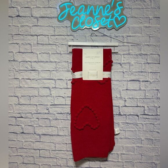 Cupcakes and Cashmere Red Hearts Knit Throw Blanket - Picture 5 of 10